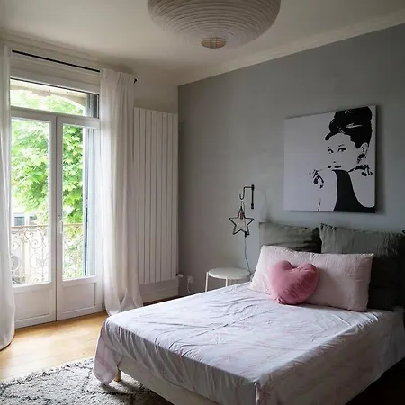 Huit Villa *